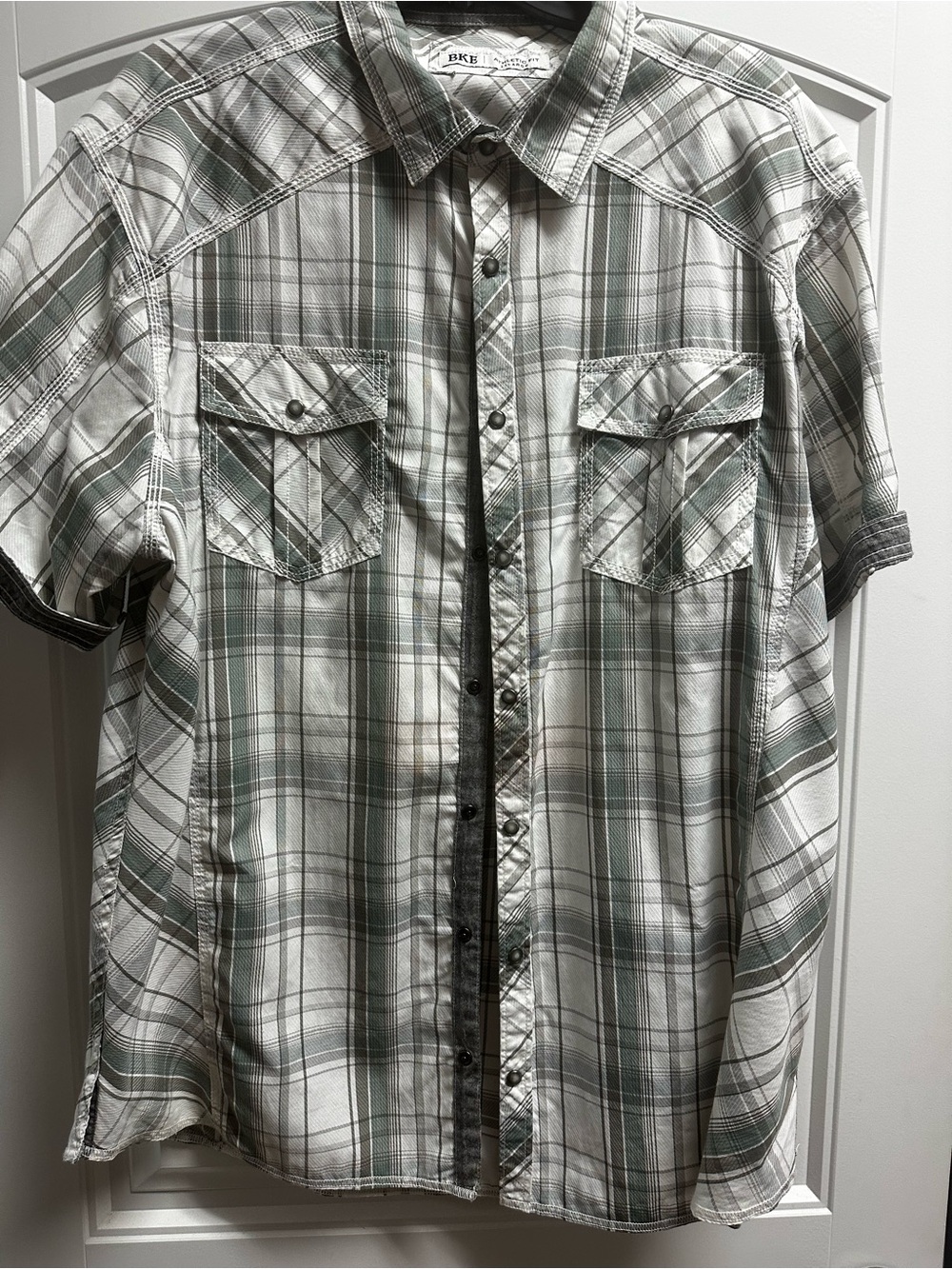 BKE Men's Short-Sleeve Plaid Button-Down Shirt in Green and White